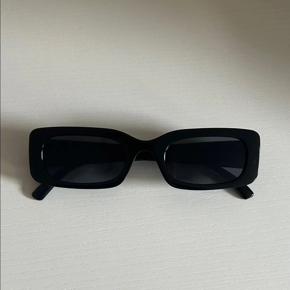 Classic Black Rectangle Sunglasses - Women